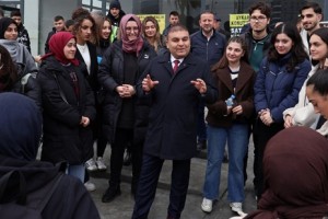 Sezgin Aydın, Mimarlık Öğrencileriyle Tecrübelerini Sahada Paylaştı